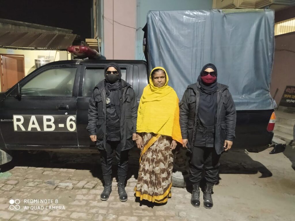 যশোর র্যাবের অভিযানে ভারতীয় জর্দ্দা সহ এক মহিলা গ্রেফতার