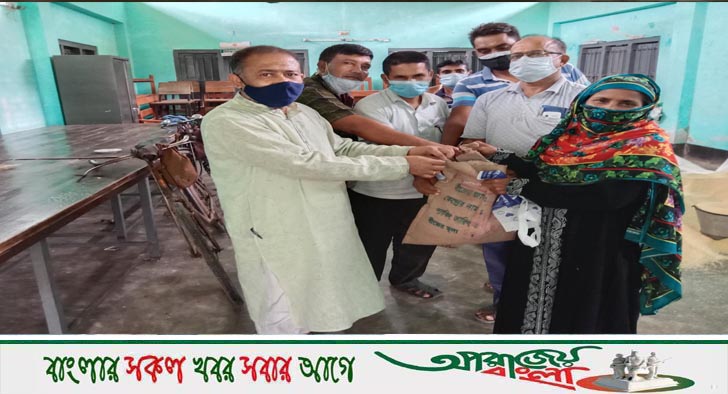 চৌগাছায় স্বরুপদাহা ইউনিয়নে করোনা কালে জি আর এর চাউল বিতারন