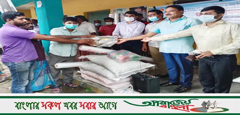 চৌগাছায় কৃষি পূর্ণবাসনের সার ও বীজ বিতরণ