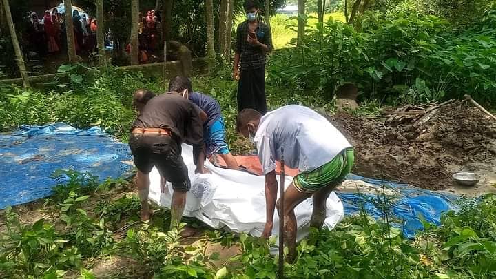 চাঁদপুরের মতলবে ২ মাস ১০ দিন পর কবর থেকে লাশ উত্তোলন