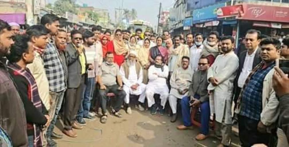আওয়ামীলীগ নেতা আটকের প্রতিবাদে কেশবপুরে আওয়ামীলীগের সড়ক অবরোধ