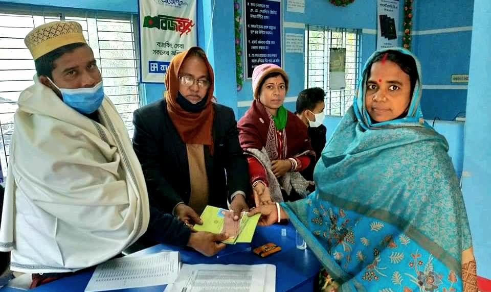 ব্যাংক এশিয়ার সুন্দলী শাখার মাধ্যমে ভিজিডি কার্ডের টাকা প্রদান অনুষ্ঠিত