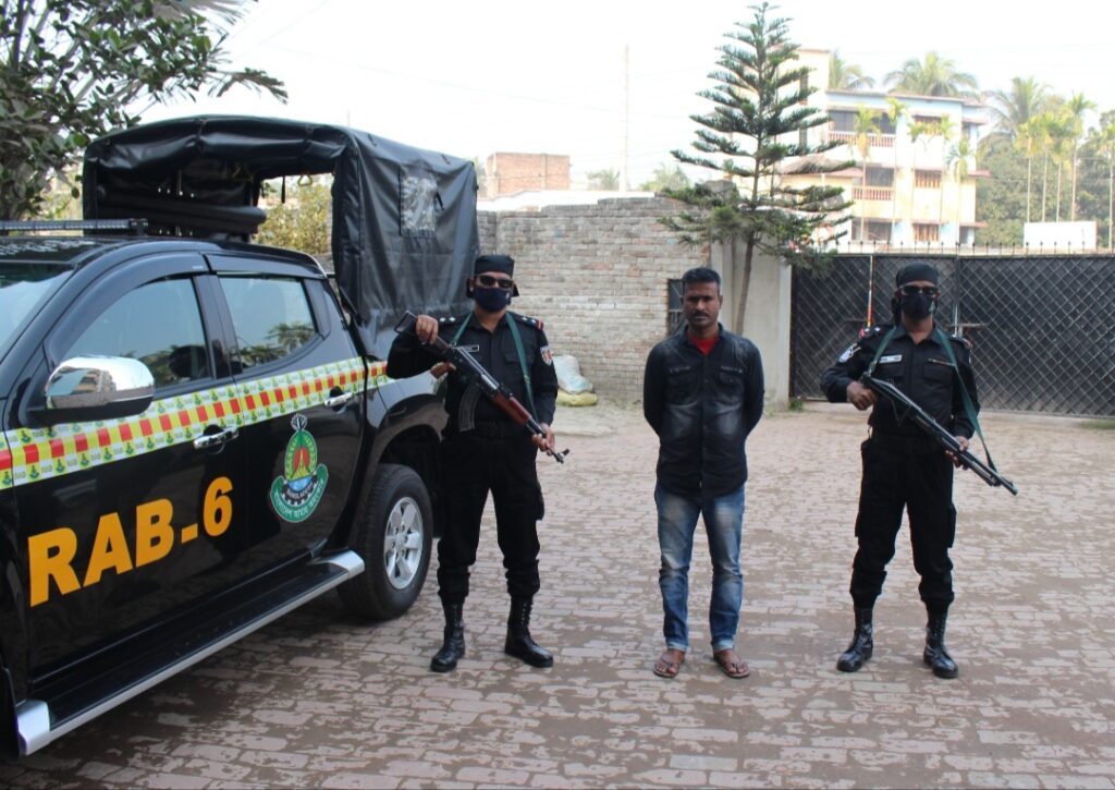 র্যাব-৬, যশোর এর অভিযানে একজন ওয়ারেন্টভূক্ত আসামী গ্রেফতার
