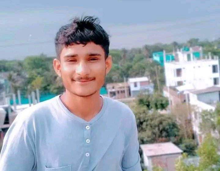 প্রেমের প্রস্তাবে প্রত্যাখ্যাত হয়ে ছাত্রীকে জখম