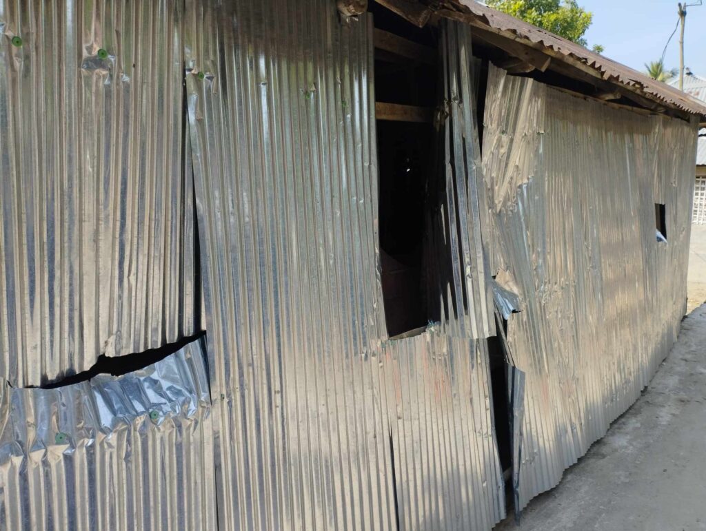 নড়াইলের হত্যাকান্ডকে পূঁজি করে আসামিপক্ষের বাড়িঘর অব্যাহতভাবে ভাংচুরের অভিযোগ