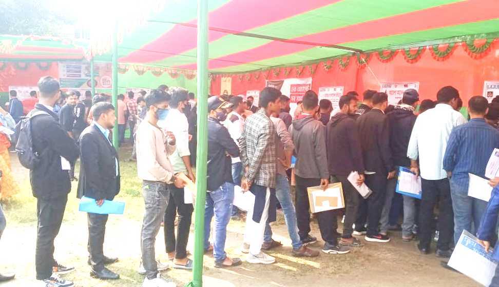 নড়াইলে চাকরি মেলায় পাঁচ শতাধিক বেকারকে কর্মসংস্থানের ব্যবস্থা
