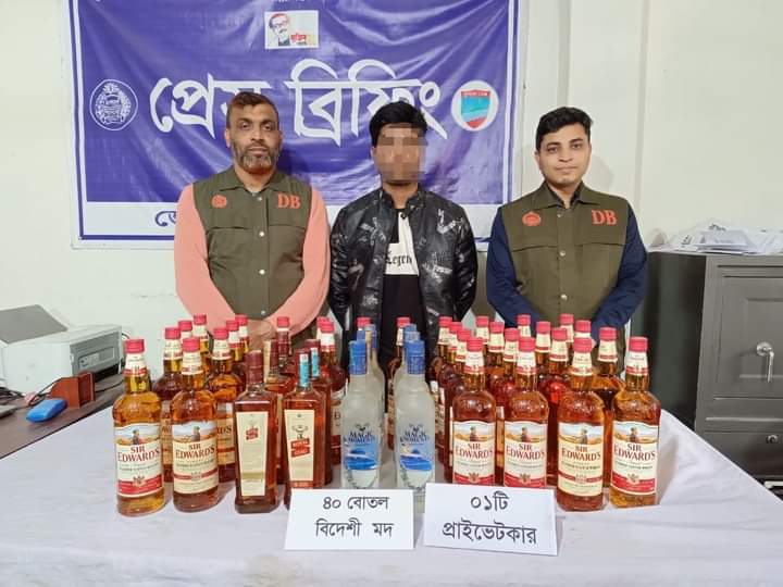 যশোরে ৪০ বোতল বিদেশী মদ ও প্রাইভেটকারসহ গ্রেফতার ১