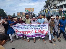 ভারতে মহানবীকে কটূক্তির প্রতিবাদে নড়াইলে বিক্ষোভ