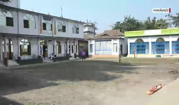 মাঠের অভাবে হারাতে বসেছে ধর্মীয় সম্প্রীতির খ্যাতি