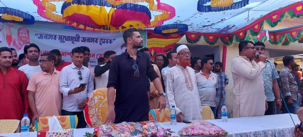 ক্রিকেট খেলছি বল-ব্যাট চিনি। রাজনীতি.প্ল্যাটফর্ম থেকে আসিনি। .. মাশরাফি