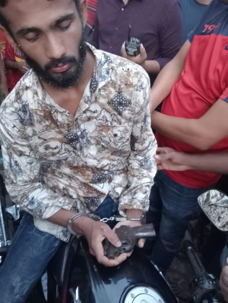 অভয়নগরে পিস্তলসহ আটক-১