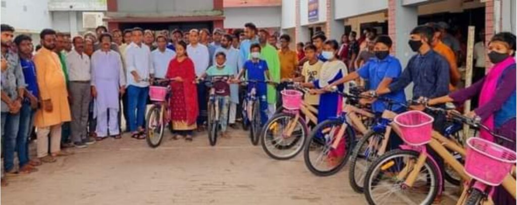 কেশবপুরে ক্ষুদ্র ও নৃ-গোষ্ঠীর ছাত্র-ছাত্রীদের মাঝে বাই সাইকেল ও উপবৃত্তি বিতরণ