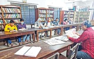 নড়াইলের রামনারায়ণ পাবলিক লাইব্রেরি বই বই আর বই