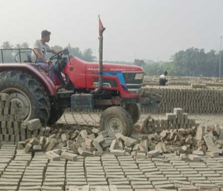 নড়াইলের ৫ টি ইট ভাটায় দিনব্যাপী পরিবেশ অধিদপ্তর’র অভিযানে প্রায় ১৬ লক্ষ কাচাঁ ইট ধ্বংস