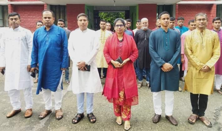 নড়াইলে পবিত্র ঈদুল আযহা উপলক্ষে এসপি সাদিরা খাতুনের শুভেচ্ছা বিনিময়