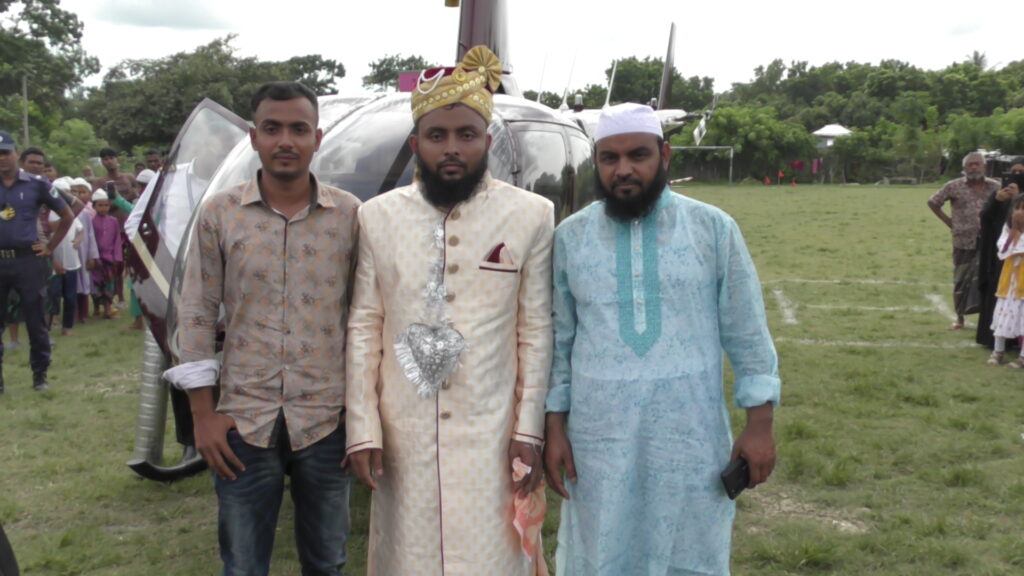 পিতা ইচ্ছেপূরণ করলেন হেলিকপ্টারে করে বিয়ে দিয়ে