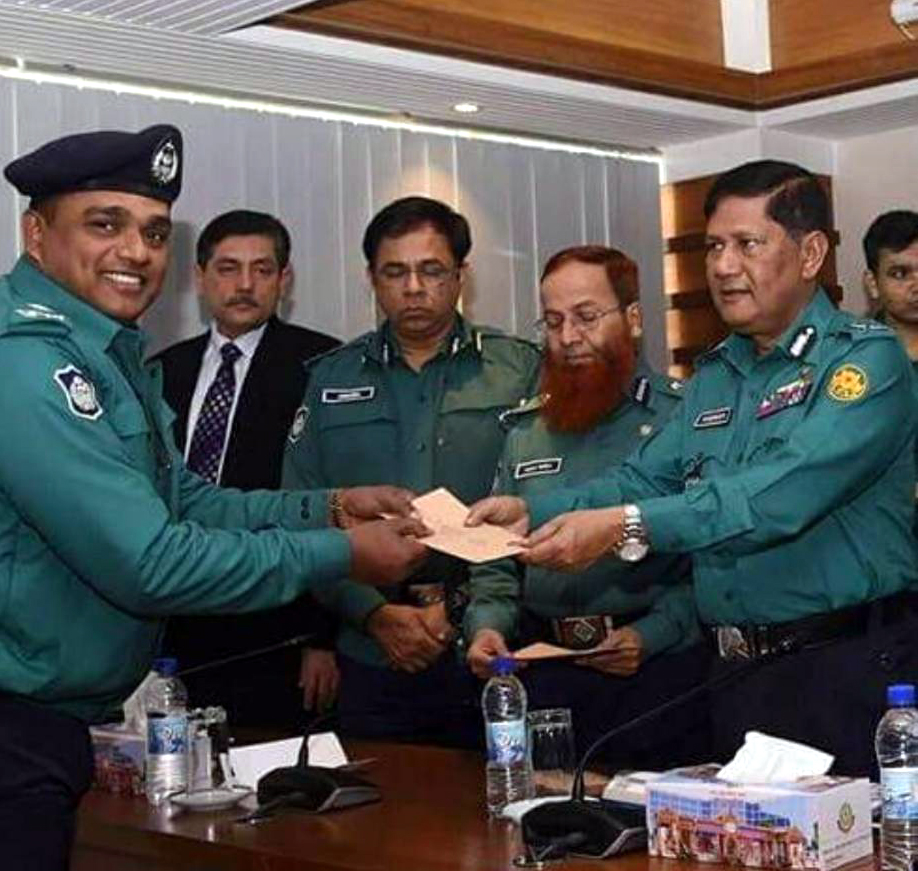 নড়াইল সদর থানার ওসি মাহমুদ ক্লোজ