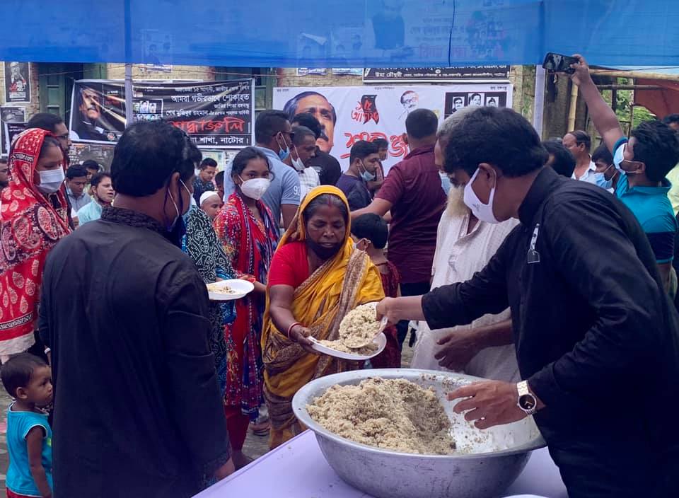 নাটোরে ১৫ আগস্ট উপলক্ষে কোরআন খতম মিলাদ মাহ্ফিল  দোয়া আলোচনা সভা ও খাবার বিতরন করেন শিমুল এমপি