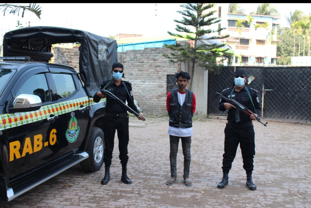 র্যাব-৬, সিপিসি-৩, যশোর এর অভিযানে ০১ জন চাঁদাবাজ গ্রেফতার