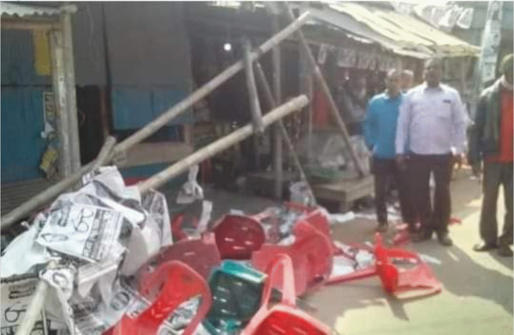 কেশবপুরে ডিবি পুলিশ আত্বংকে ভোটাররা। বাড়ি গিয়ে নৌকায় ভোট দিতে নির্দেশ