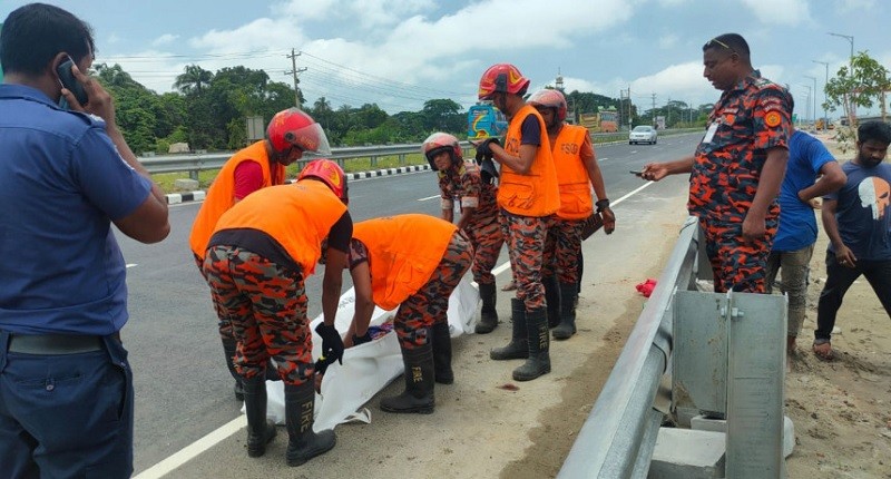 ঢাকা-মাওয়া এক্সপ্রেসওয়েতে গাড়ির ধাক্কায় নারী নিহত