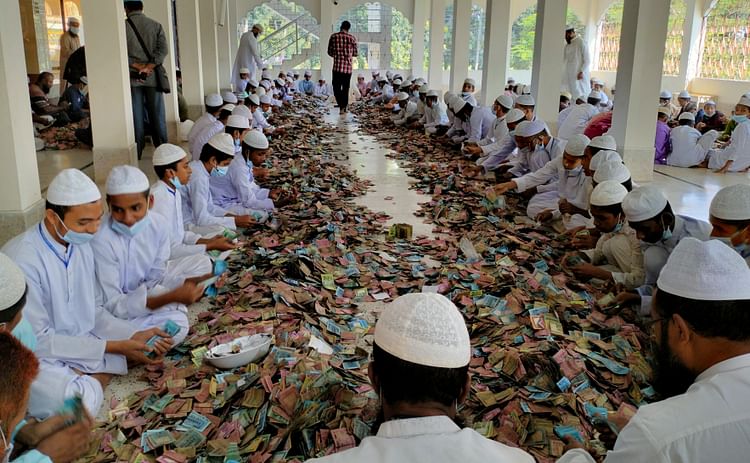 কিশোরগঞ্জের ঐতিহাসিক পাগলা মসজিদের সিন্দুক খুলে রেকর্ড পরিমান টাকা পাওয়া গেল