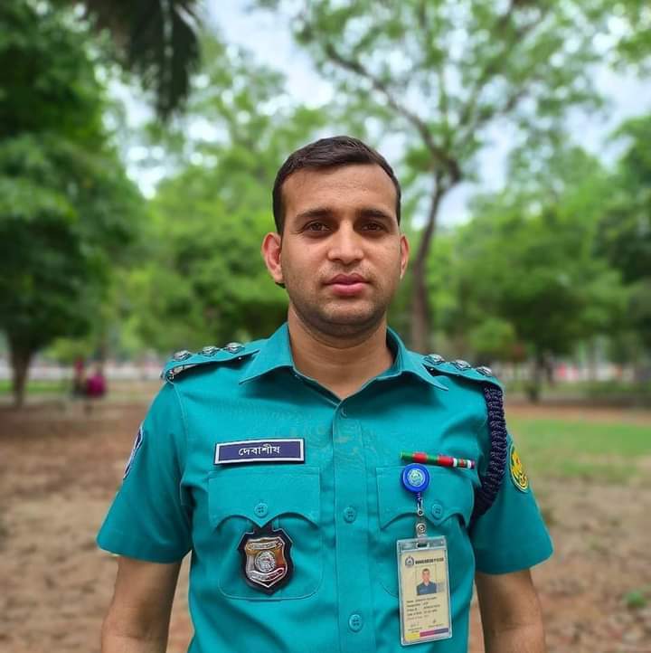যশোরের কৃতিসন্তান দেবাশীষ কর্মকারের অতিরিক্ত পুলিশ সুপার পদে পদোন্নতি লাভ।
