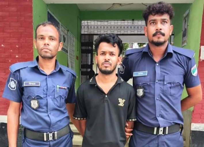 নড়াইলে পুলিশের অভিযানে সাজাপ্রাপ্ত আসামি গ্রেফতার