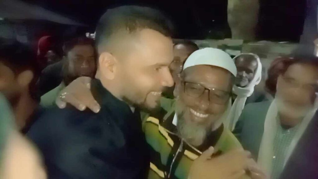 নড়াইল ২ আসনে হেভিওয়েট ২ প্রার্থীর করমর্দন এলাকায় আলোচনার ঝড়