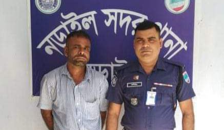 নড়াইল সদর থানা পুলিশের অভিযানে ১০ বছরের সাজাপ্রাপ্ত আসামি গ্রেফতার
