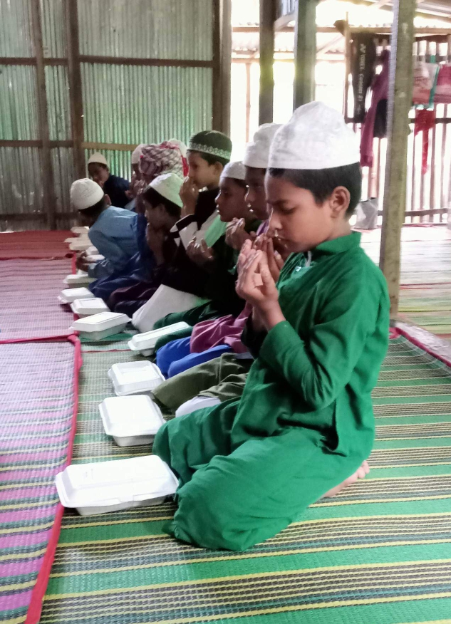 অভয়নগর ব্লাড ডোনার ক্লাবের ৩য় প্রতিষ্ঠা বার্ষিকী উপলক্ষে ৮ টি মাদ্রাসা ও এতিমখানায় কোরয়ানে খতম ও দোয়া মাহফিল