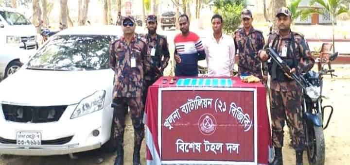 যশোরের শার্শা সীমান্তে ৪ কেজি ওজনের সোনার বারসহ গ্রেফতার ২