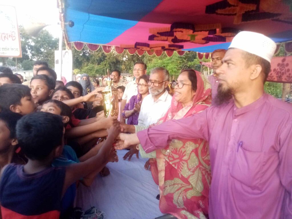 নড়াইলে বঙ্গবন্ধু ও বঙ্গমাতা গোল্ডকাপ ফুটবল টুর্নামেন্টের ফাইনালে দক্ষিণপূর্ব মডেল ও দুর্গাপুর সরকারি প্রাথমিক বিদ্যালয় চ্যাম্পিয়ন