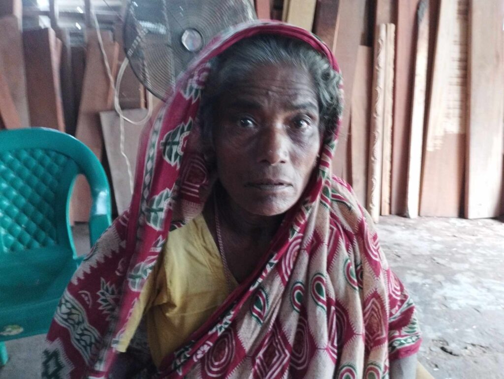 নড়াইলে সরকারি ঘর দেওয়ার নামে হতদরিদ্রের সাথে প্রতারণা!  উপর্যুপরি মামলা দিয়ে হয়রানি
