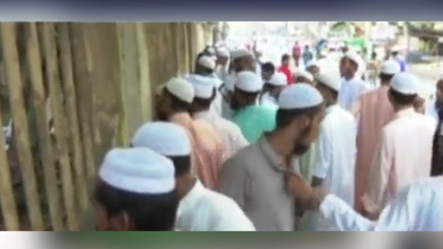 ফজর থেকেই হাটহাজারী মাদ্রাসা প্রাঙ্গণে মুসল্লি-আলেমদের ভিড়