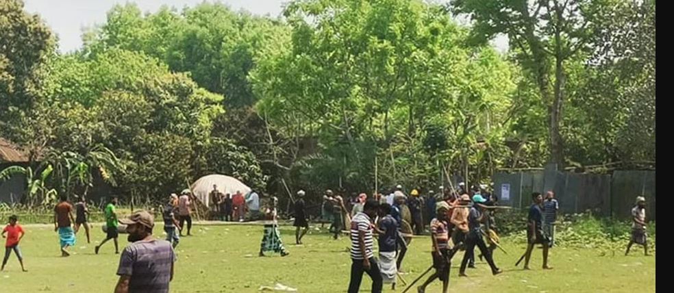 মসজিদের মাইকে ঘোষণা দিয়ে আওয়ামী লীগের দুই গ্রুপের সংঘর্ষ