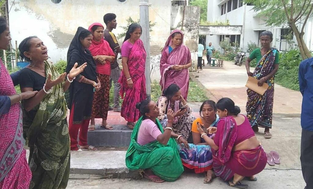 নড়াইলে দুই মোটরসাইকেল ও ভ্যানের সংঘর্ষে স্কুলছাত্র নিহত
