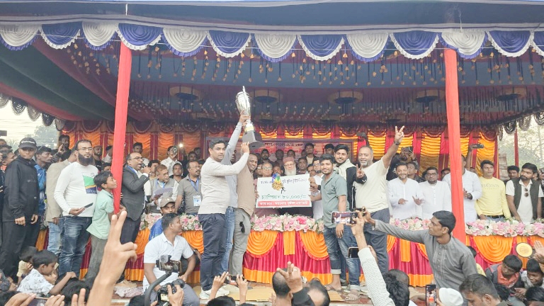 অভয়নগরে কোকো স্মৃতি ফুটবল টুর্নামেন্টে ঝিনাইদাহকে হারিয়ে অভয়নগর চ্যাম্পিয়ন