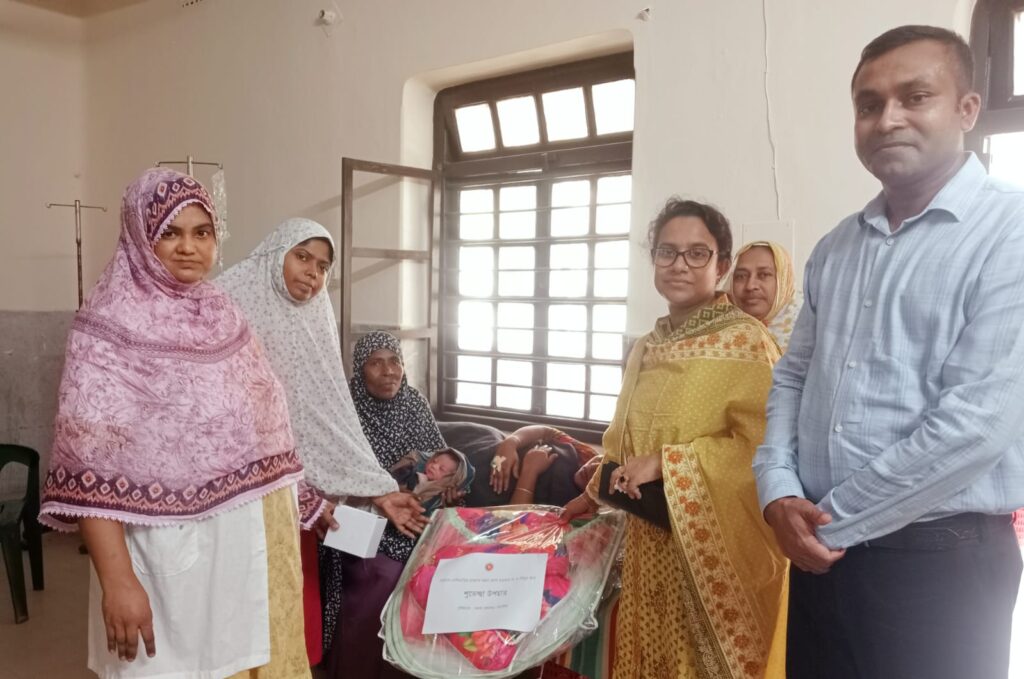 নড়াইলে ঈদের ছুটিতেও মা ও শিশু কেন্দ্রে স্বাস্থ্যসেবা পেয়ে খুশি সেবাগ্রহীতারা