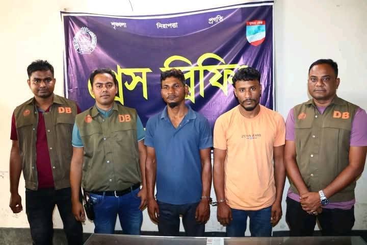 যশোর অভয়নগরের আলোচিত চরমপন্থী নেতা নাসির শেখ গোফরান সহযোগিসহ আটক